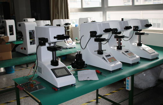 Loading 30Kgf Vertical Space 170mm Vickers Hardness Tester with Manual Turret