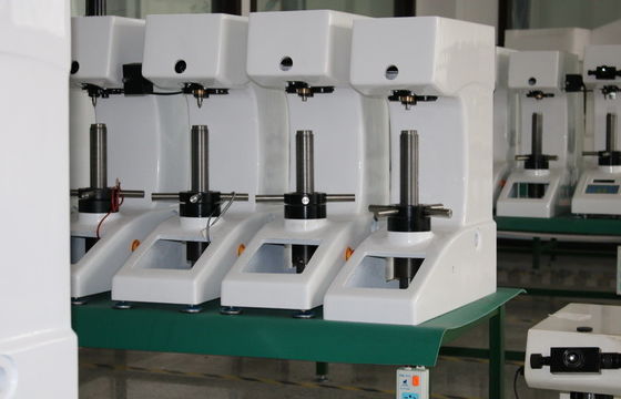 Manual Turret Vickers Hardness Testing Machine 30Kgf Force with Vertical Space 170mm